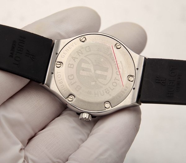 ウブロコピー時計着用イメージ